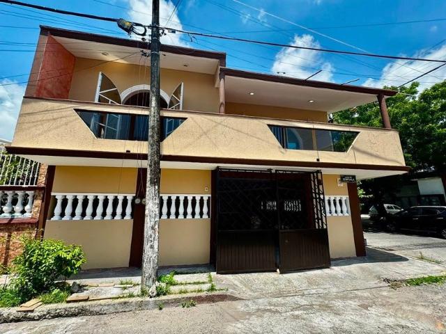 Casa en renta Calle Iztlacíhuatl, Veracruz, Municipio De Veracruz, Veracruz, 91779, México