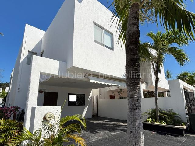 Casa en renta Calle Isla Mujeres, Islazul, Super Manzana 312, Cancún, Benito Juárez, Quintana Roo, 77533, Mex