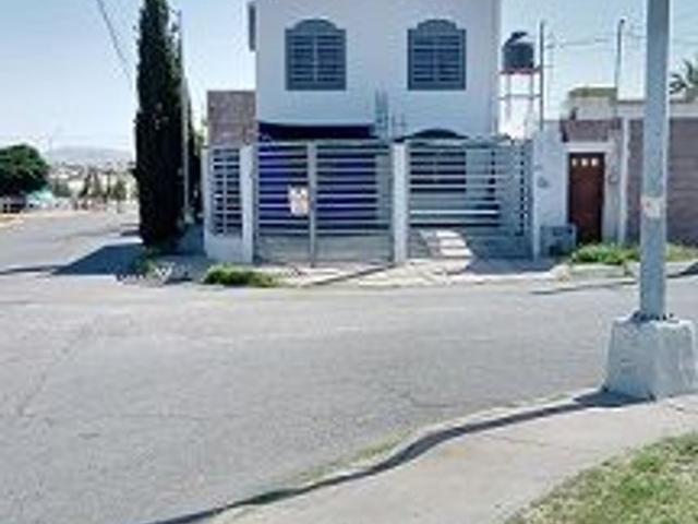 Casa en renta Calle Jardín De Las Azucenas, Jardines Universidad I Etapa, Juventud Norte, Chihuahua, México