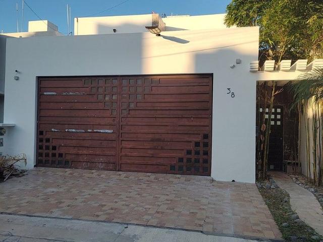 Casa en renta Calle Laguna Azul, Fracc. Residencial Del Lago, Ciudad Del Carmen, Carmen, Campeche, 24100, México