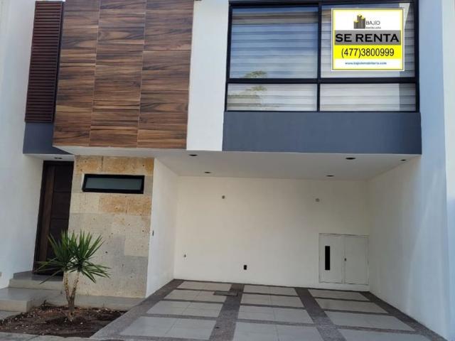 Casa en renta Calle Punta Mediterranea, Residencial Punta Del Este, León, Guanajuato, México