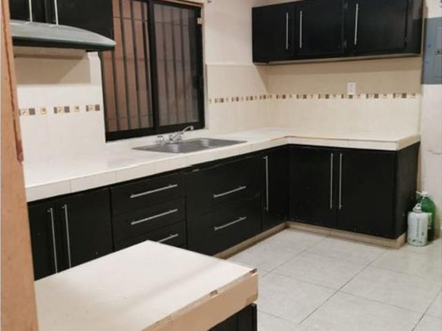 Casa en renta Calle Paso Del Norte, Fracc. Residencial Del Lago, Ciudad Del Carmen, Carmen, Campeche, 24100, México