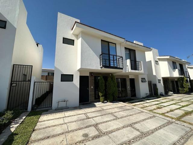 Casa en renta Calle Paseo De Los Campos 237, San Agustín, Tlajomulco De Zúñiga, Jalisco, 45645, Mex