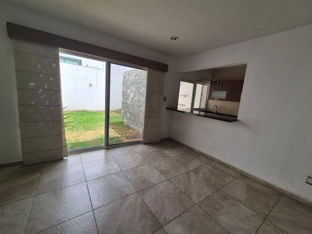 Casa en renta Calle Parque Central, Fraccionamiento Colinas Del Parque, San Luis Potosí, Municipio De San Luis Potosí, San Luis Potosí, 78294, México