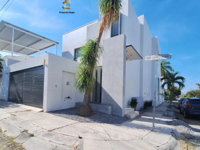 Casa en renta Calle Pedro Cervantez Vázquez, Residencial Esmeralda, Colima, Municipio De Colima, Colima, 28000, México