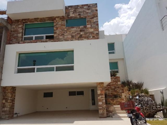 Casa en renta Calle Pino, Valle Del Paraíso, Puebla, 72498, Mex