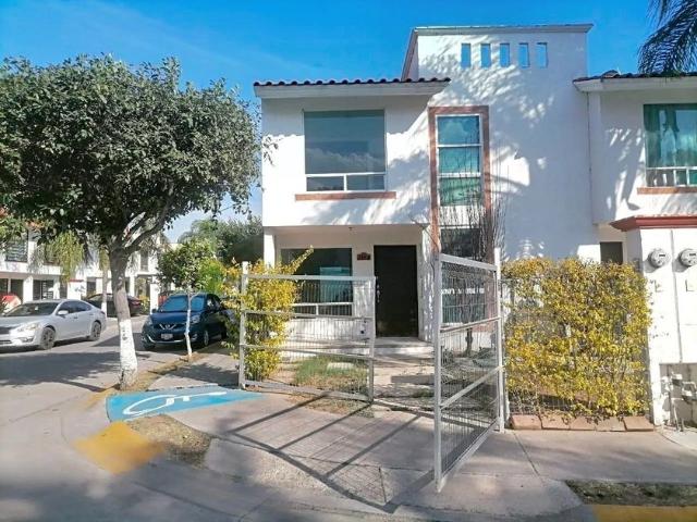 Casa en renta Calle Portal Santa Regina, San Jose Los Tanques, León, Guanajuato, 37290, México