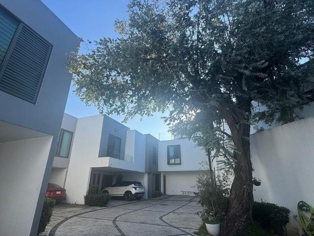 Casa en renta Calle Quetzalcóatl, Zona De Estudio, Zapopan, Región Centro, Jalisco, 45089, México