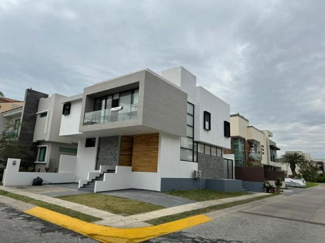 Casa en renta Calle Ruiseñor, Jardín Real, Zapopan, Región Centro, Jalisco, 45210, México