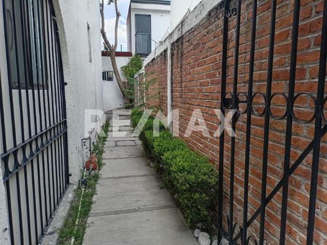 Casa en renta Calle Real De Monserrat, Villas Del Parque, Delegación Epigmenio González, Santiago De Querétaro, Municipio De Querétaro, Querétaro, 76140, México