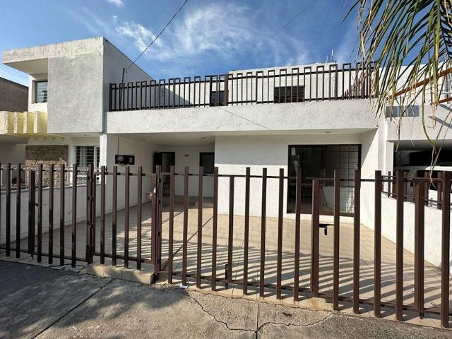 Casa en renta Calle San Martín De Porres, Jardines De Los Arcos, Guadalajara, Región Centro, Jalisco, 45040, México