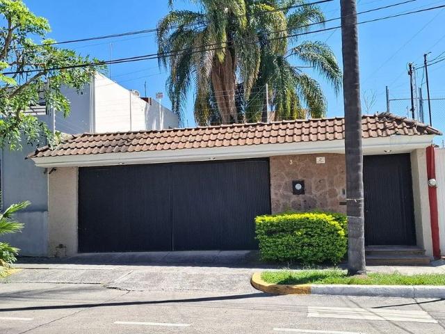 Casa en renta Calle Santa María, Zona De Estudio, Zapopan, Región Centro, Jalisco, 45046, México