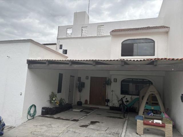 Casa en renta Calle Setubal 13 25, Bosques De Granada, Cholula De Rivadabia, San Pedro Cholula, Puebla, 72768, Mex
