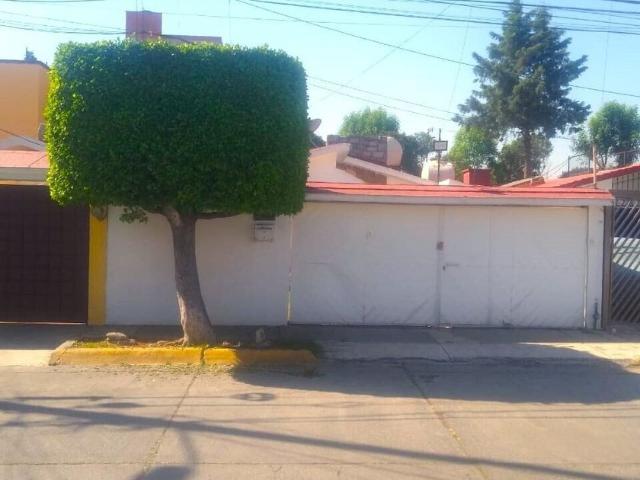 Casa en renta Calle Sofía, Colonia Valle Dorado, Tlalnepantla, Tlalnepantla De Baz, Estado De México, 54020, México