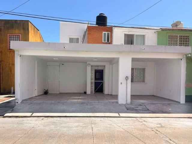 Casa en renta Calle Tixmucuy, Fracc. Heroe De Nacozari, Ciudad Del Carmen, Carmen, Campeche, 24100, México