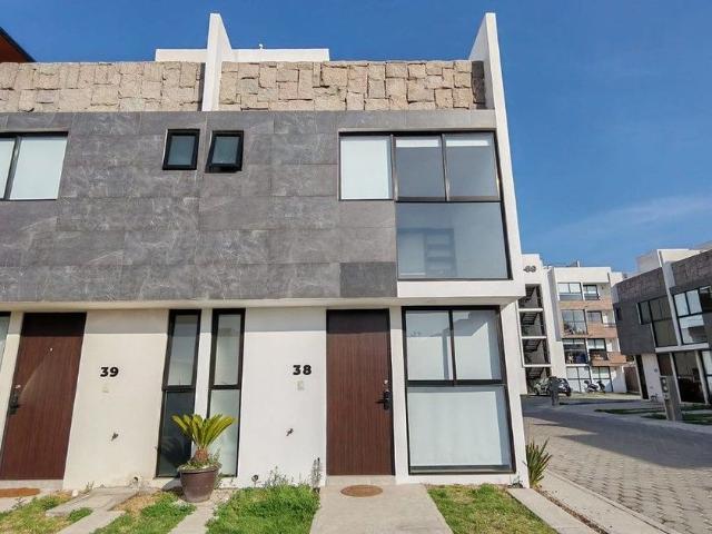 Casa en renta Calle Uranga, La Trinidad Sanctórum, San Juan Cuautlancingo, Cuautlancingo, Puebla, 72730, Mex
