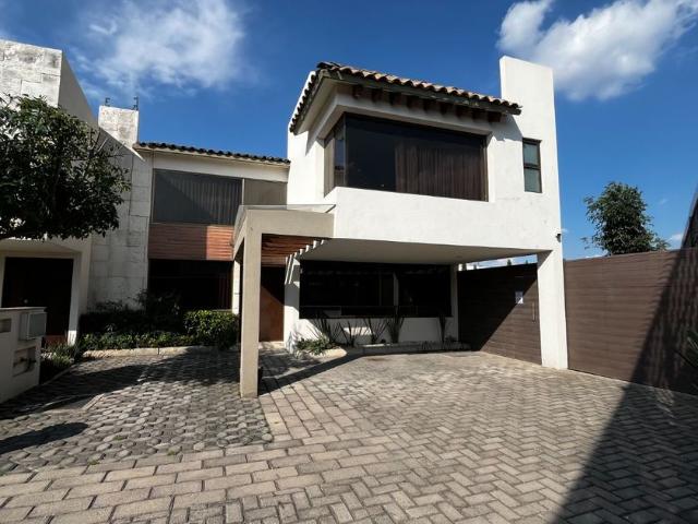 Casa en renta Calle Valle De Ricote, San Andrés Ocotlán, Residencial Valle De Las Fuentes, Calimaya, México, 52226, Mex