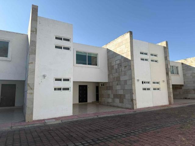 Casa en renta Calle Villa Del Mar 109 109, Villas De Zavaleta Primera Sección, Pueblo De San Bernardino Tlaxcalancingo, San Andrés Cholula, Puebla, 72837, Mex