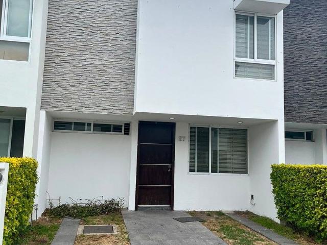 Casa en renta Calle Villa Juárez, Santa Ana Tepetitlán, Zapopan, Jalisco, 45230, Mex