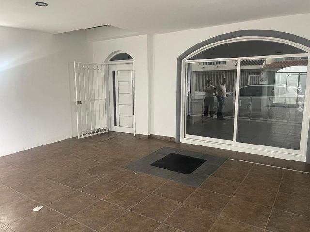 Casa en renta Calle Villa Real, Quinta Las Villas, Irapuato, Guanajuato, 36643, México