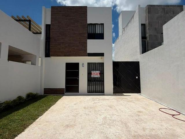 Casa en renta Calle 148 674 700, Los Héroes, Mérida, Yucatán, 97306, Mex