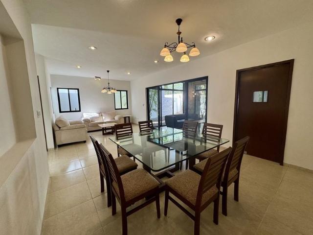 Casa en renta Calle 25, Col. García Ginerés, Distrito 1, Mérida, Yucatán, 97070, México