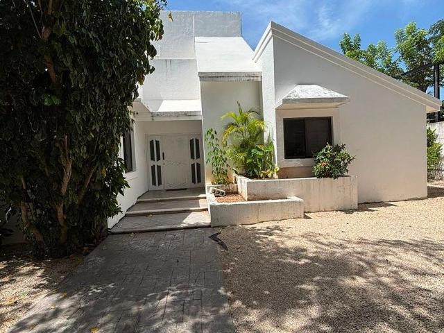 Casa en renta Calle 25, Colonia Sodzil Norte, Sodzil Norte, Mérida, Yucatán, 97115, México