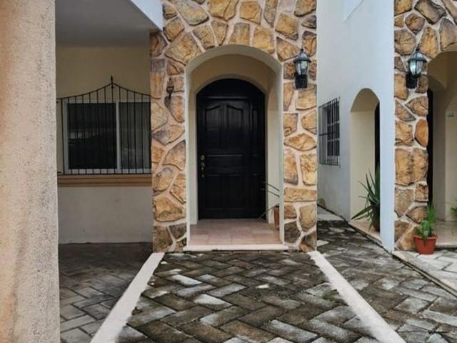 Casa en renta Calle 33 b 1 33, Lomas De Holche, Ciudad Del Carmen Centro, Carmen, Campeche, 24167, Mex