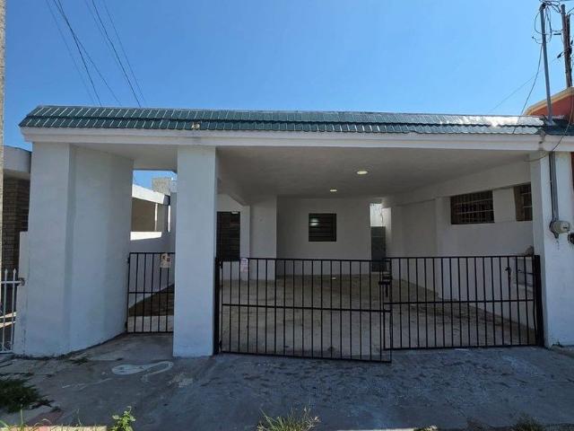 Casa en renta Calle 67, Yucalpetén, Mérida, Yucatán, 97238, Mex