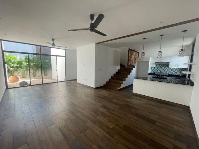 Casa en renta Calle 75, Montes De Amé, Mérida, Yucatán, 97115, México