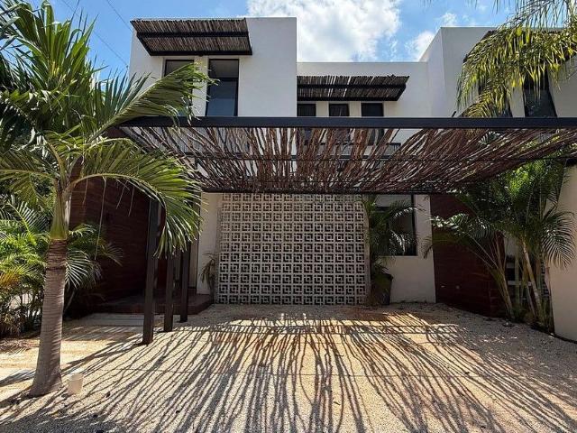 Casa en renta Calle 75, Montes De Amé, Mérida, Yucatán, 97115, México
