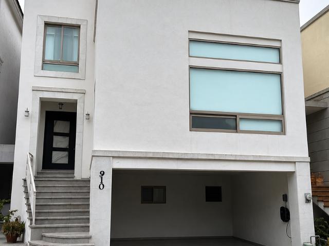 Casa en renta Callejón De Las Privanzas, Las Privanzas, San Pedro Garza García, Nuevo León, 66278, Mex