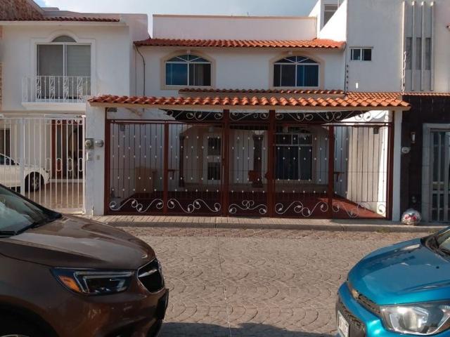 Casa en renta Camino Real De Carretas 387, Milenio Tercera Sección, Santiago De Querétaro, Querétaro, 76060, Mex