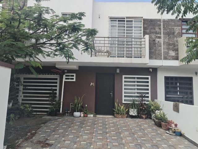 CASA EN RENTA CASTELLO RESIDENCIAL,LEON GTO. UBICADA AL SUR A 5 MINUTOS DE MULZA Y DE ALTACIA