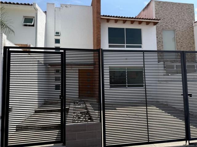 Casa en renta Avenida Corregidora, Centro, Delegación Centro Histórico, Santiago De Querétaro, Municipio De Querétaro, Querétaro, 76000, México