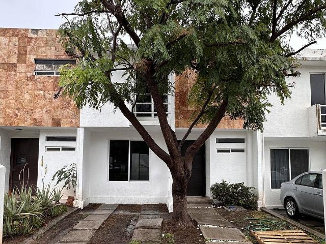 CASA EN RENTA CERCA DE PLAZA ANTEA, PALMARES QUERETARO