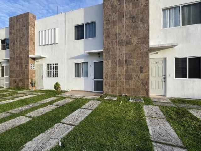 Casa en renta Cerrada Mangle Negro, Jardines Del Sur Iii, Cancún, Benito Juárez, Quintana Roo, 77536, Mex