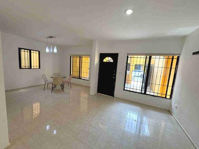 Casa en renta Cerrada San Lorenzo 11 25, Gran Santa Fé Iii, Cancún, Benito Juárez, Quintana Roo, 77535, Mex