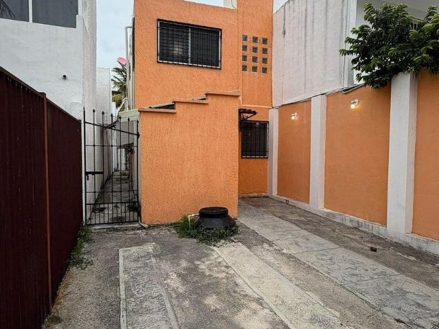 Casa en renta Cerrada Xpu Ha, Cancún, Benito Juárez, Distrito 5, Quintana Roo, 77533, México