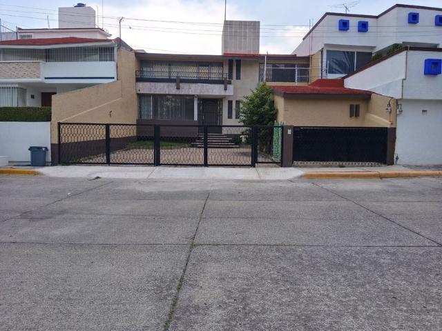 Casa en renta Circuito Ingenieros, Ciudad Satélite, Naucalpan De Juárez, Estado De México, México