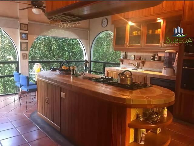 CASA EN RENTA CLUB DE GOLF, CERCA DEL AEROPUERTO EL LENCERO