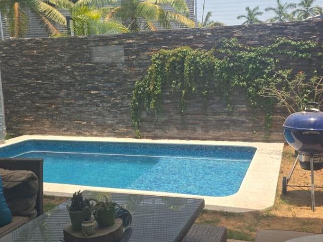 CASA EN RENTA CLUSTER 11 CON ALBERCA