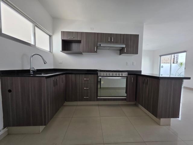 CASA EN RENTA CLUSTER 8 REAL CAMPESTRE ZONA COUNTRY