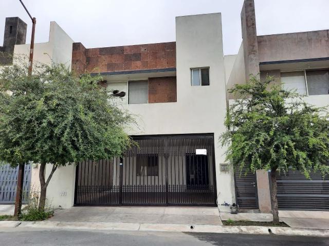 CASA EN RENTA COL. ANAHUAC MADEIRA ESCOBEDO