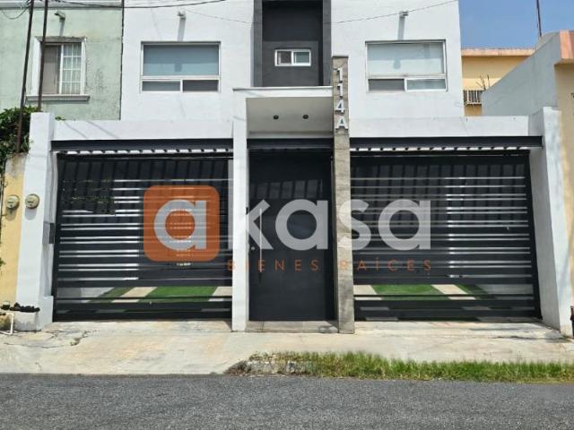 Casa en Renta Col. Burócratas del Estado, cerca de Av. Leones y Av. Rangel Frías, Monterrey