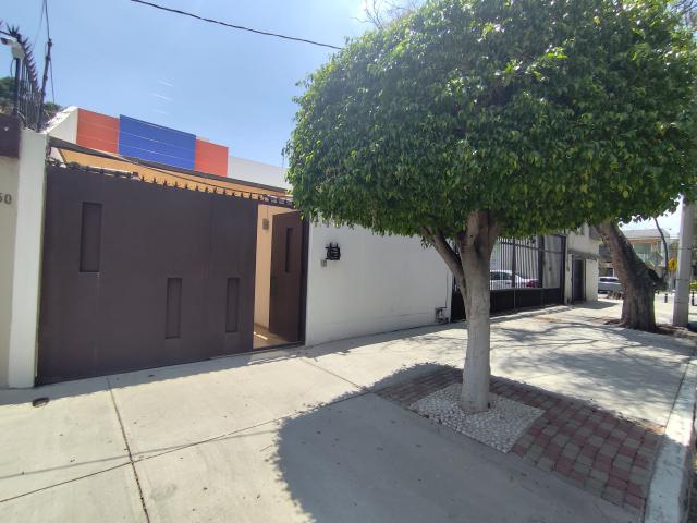 Casa en Renta Col. Cimatario calle abierta $20,000