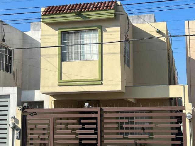 CASA EN RENTA COL. LUNA LUNA