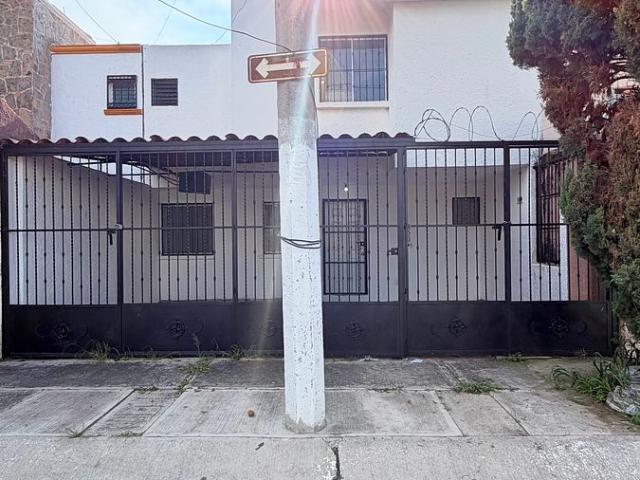 CASA EN RENTA COLONIA GIRASOLES ELITE