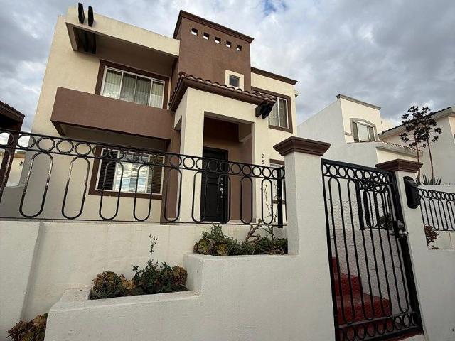 CASA EN RENTA / COLINAS DEL SAUZAL