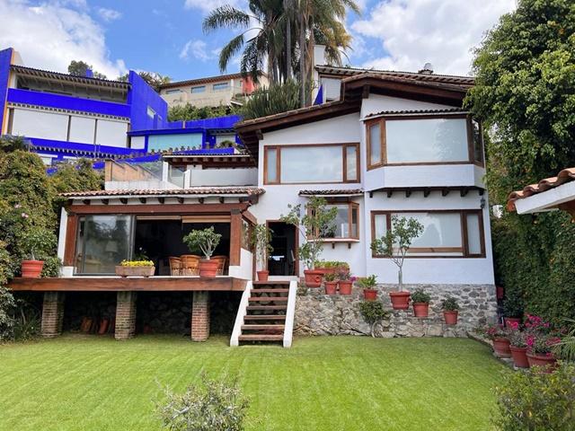 CASA EN RENTA EN UNA DE LAS MEJORES ZONAS DE LA PEÑA CON VISTA AL LAGO